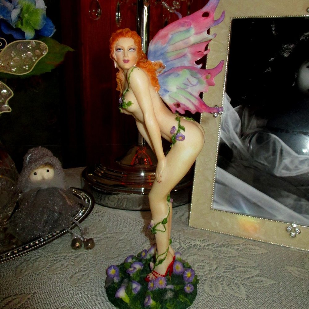 Veronese Fairy Statue - Picture 10 of 11